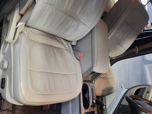 Used 2012 Dodge Grand Caravan SXT FWD image 16