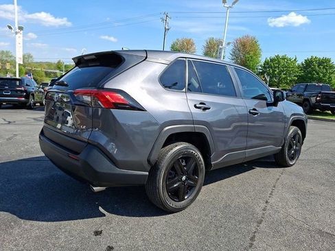 Used 2022 Toyota RAV4 LE FWD image 8