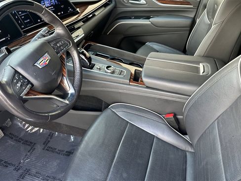 Used 2022 Cadillac Escalade Premium Luxury image 12