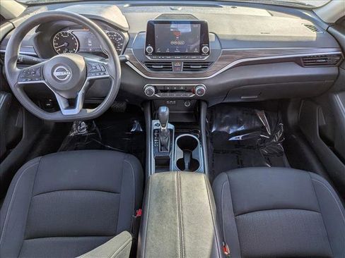 Used 2024 Nissan Altima 2.5 SV image 16