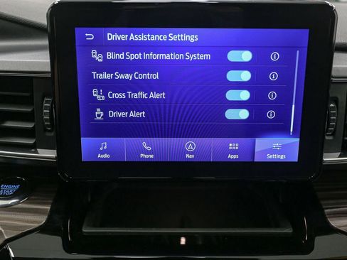 Used 2024 Ford Explorer Limited w/ Equipment Group 301A AWD/4WD image 33