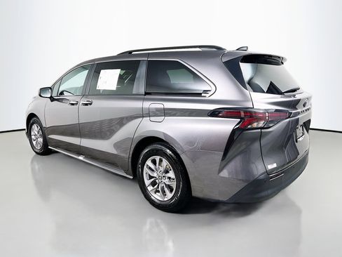 Used 2024 Toyota Sienna XLE image 8