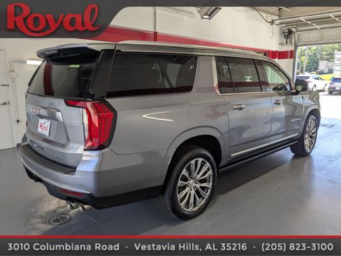 Used 2021 GMC Yukon XL Denali w/ Denali Premium Package RWD image 4