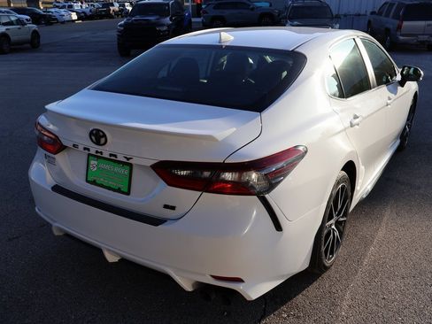 Used 2024 Toyota Camry SE image 5