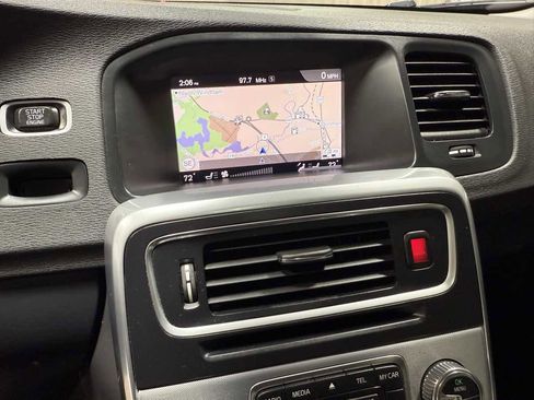 Used 2018 Volvo V60 T5 Cross Country Platinum image 12