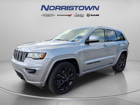 Certified 2021 Jeep Grand Cherokee Laredo X AWD/4WD image 3
