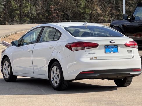 Used 2017 Kia Forte LX image 10