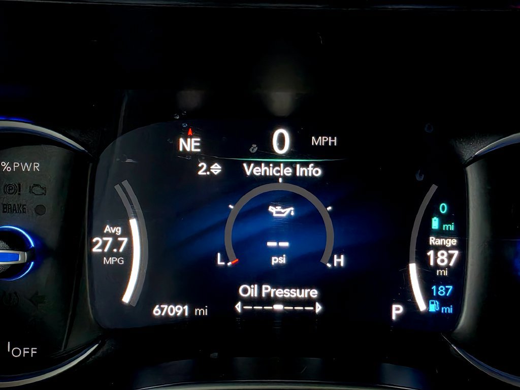 Used 2023 Chrysler Pacifica Limited FWD image 43