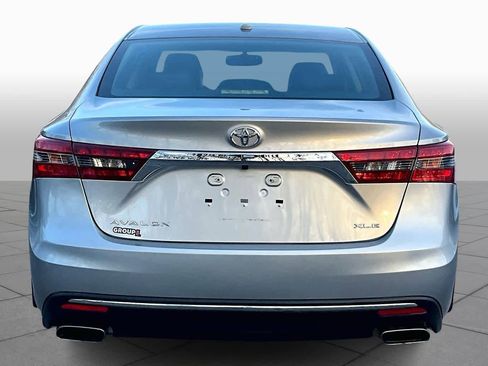 Used 2016 Toyota Avalon XLE Premium image 4