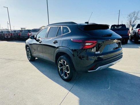 Used 2025 Chevrolet Trax LT w/ LT Convenience Package image 33