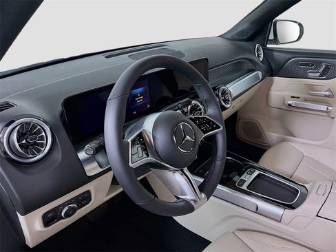 New 2025 Mercedes-Benz GLB 250 4MATIC image 9