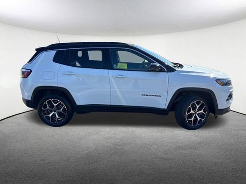 Used 2025 Jeep Compass Limited AWD/4WD image 15