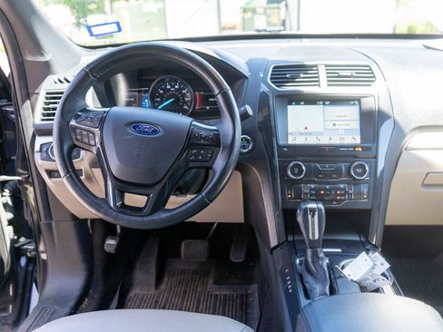 Used 2018 Ford Explorer XLT w/ Equipment Group 202A AWD/4WD image 14