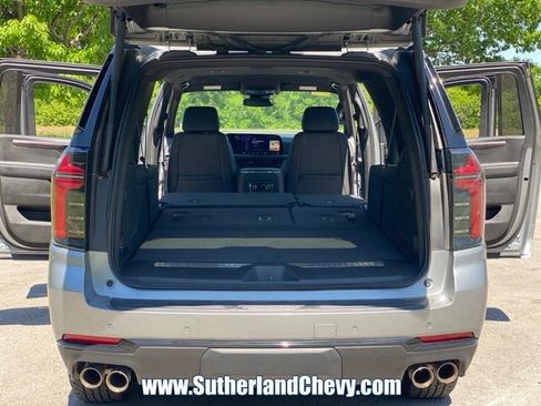 Used 2025 Chevrolet Suburban Z71 AWD/4WD image 47