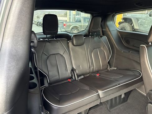 New 2026 Chrysler Pacifica Limited image 14