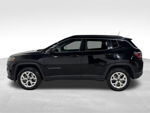 Used 2025 Jeep Compass Latitude w/ Sun & Sound Group AWD/4WD image 14