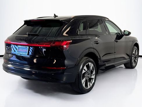 Used 2022 Audi e-tron Premium w/ Convenience Plus Package image 5