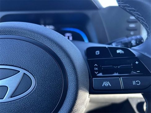 Used 2025 Hyundai Elantra Sport image 23