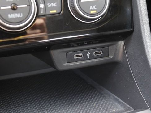 Used 2022 Volkswagen Jetta SE w/ Panoramic Sunroof Package image 27