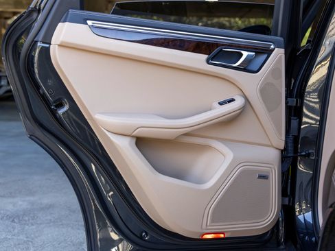 Certified 2023 Porsche Macan AWD/4WD image 49