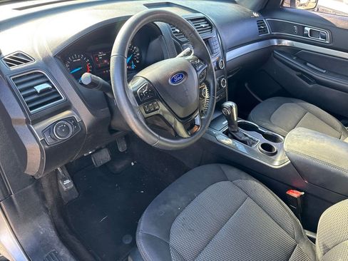 Used 2018 Ford Explorer XLT image 17