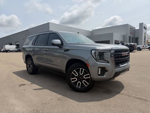 Used 2024 GMC Yukon AT4 w/ Technology Package AWD/4WD image 3