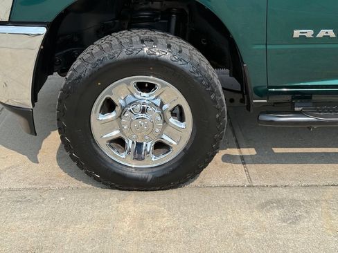 Used 2022 RAM 2500 Tradesman w/ Chrome Appearance Group AWD/4WD image 12