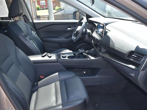 Used 2024 Nissan Rogue SV w/ SV Premium Package AWD/4WD image 32