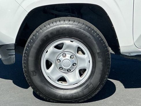 Used 2020 Toyota Tacoma SR5 image 27