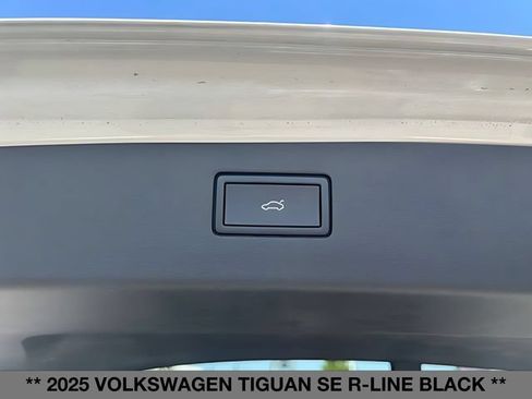 Used 2025 Volkswagen Tiguan SE R-Line AWD/4WD image 17