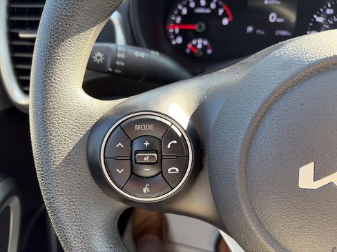 Used 2022 Kia Soul LX FWD image 16