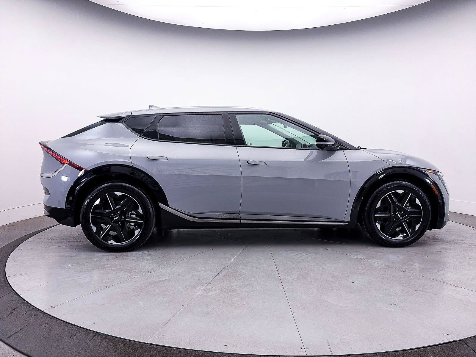 Used 2025 Kia EV6 Wind RWD image 42
