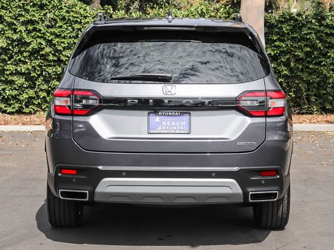 Used 2024 Honda Pilot Touring image 7