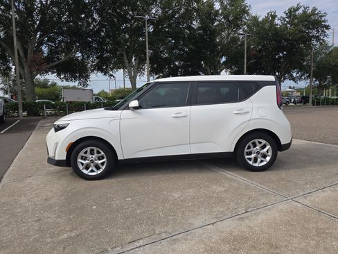 Used 2024 Kia Soul LX w/ Option Group 015 FWD image 5