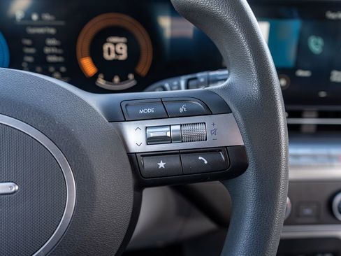 Certified 2025 Hyundai Kona SE image 25