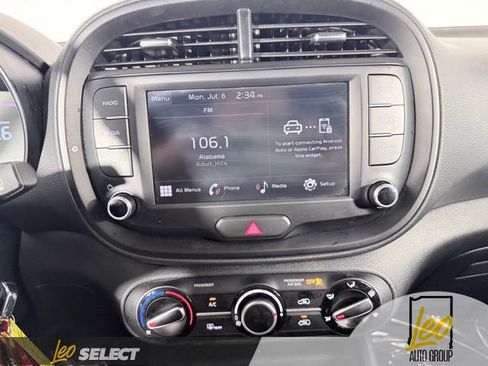Used 2025 Kia Soul LX FWD image 12