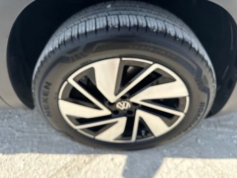 Used 2025 Volkswagen Atlas SE FWD image 8