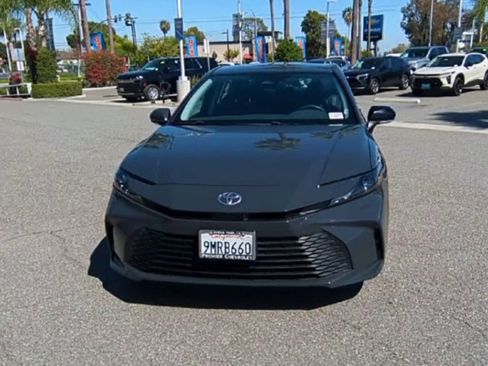 Used 2025 Toyota Camry LE image 3
