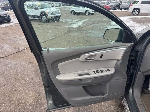 Used 2011 Chevrolet Traverse LT image 15