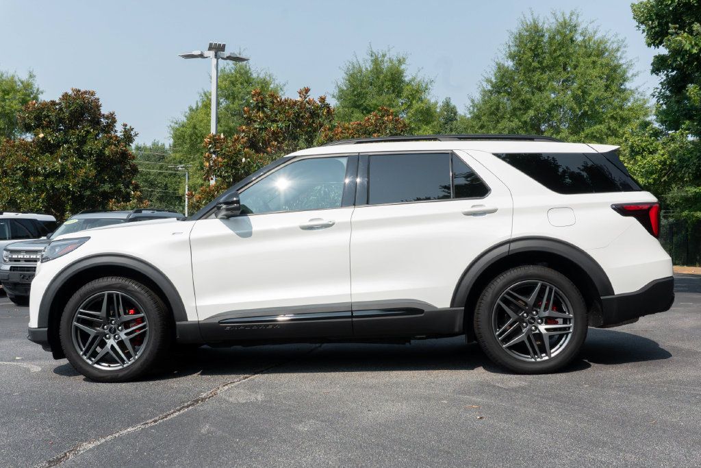 Used 2025 Ford Explorer ST-Line w/ Premium Package RWD image 6