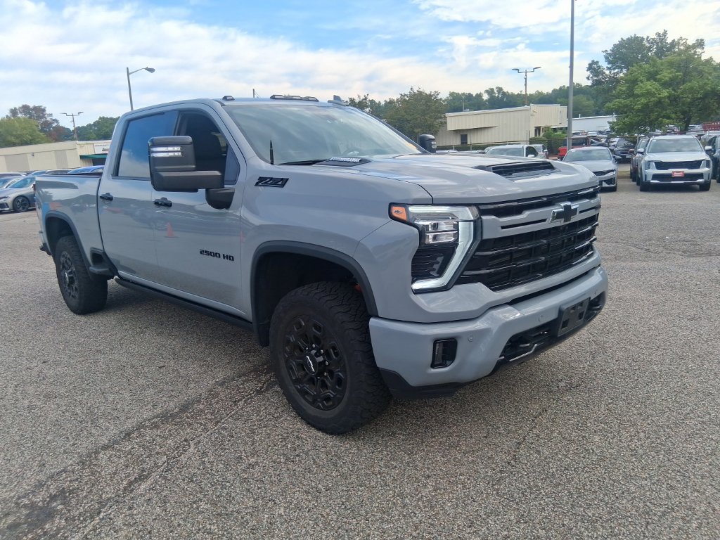 Used 2024 Chevrolet Silverado 2500 LTZ w/ LTZ Plus Package AWD/4WD image 3