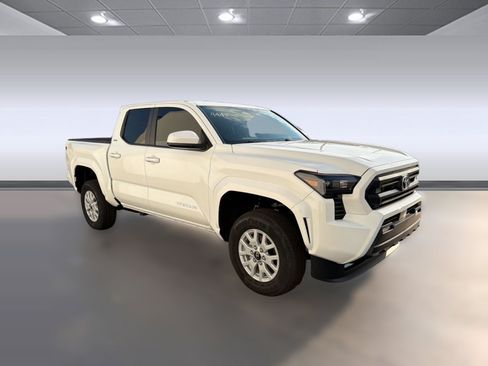 Used 2026 Toyota Tacoma SR5 RWD image 7