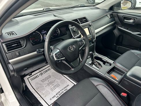 Used 2017 Toyota Camry SE image 12
