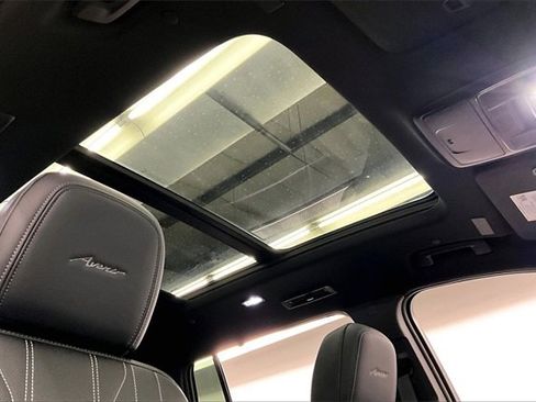 Used 2025 Buick Enclave Avenir w/ Super Cruise Package image 16