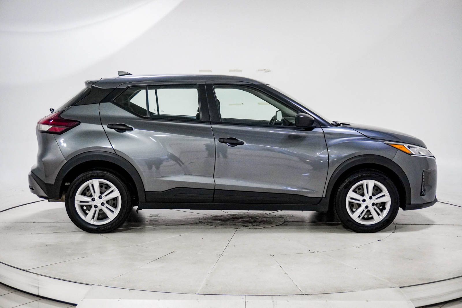 Used 2023 Nissan Kicks S FWD image 11