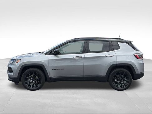 Used 2022 Jeep Compass Latitude w/ Convenience Group FWD image 4