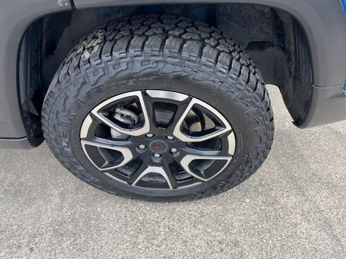 Used 2025 Jeep Compass Trailhawk AWD/4WD image 30