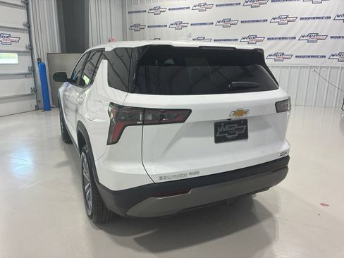 Used 2026 Chevrolet Equinox LT AWD/4WD image 4