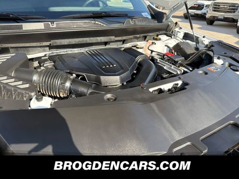Used 2025 Buick Enclave Sport Touring FWD image 10