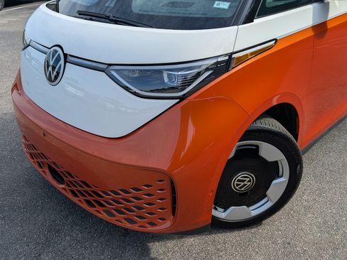Used 2025 Volkswagen ID. Buzz Pro S Plus RWD image 14